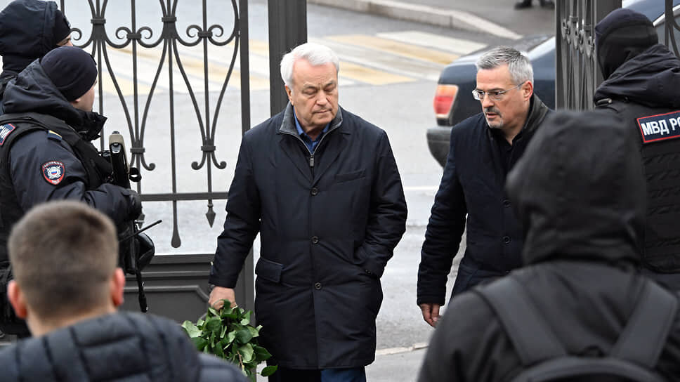 Бывший заместитель министра обороны России Николай Панков (в центре).📷Фото: Анатолий Жданов / Коммерсантъ