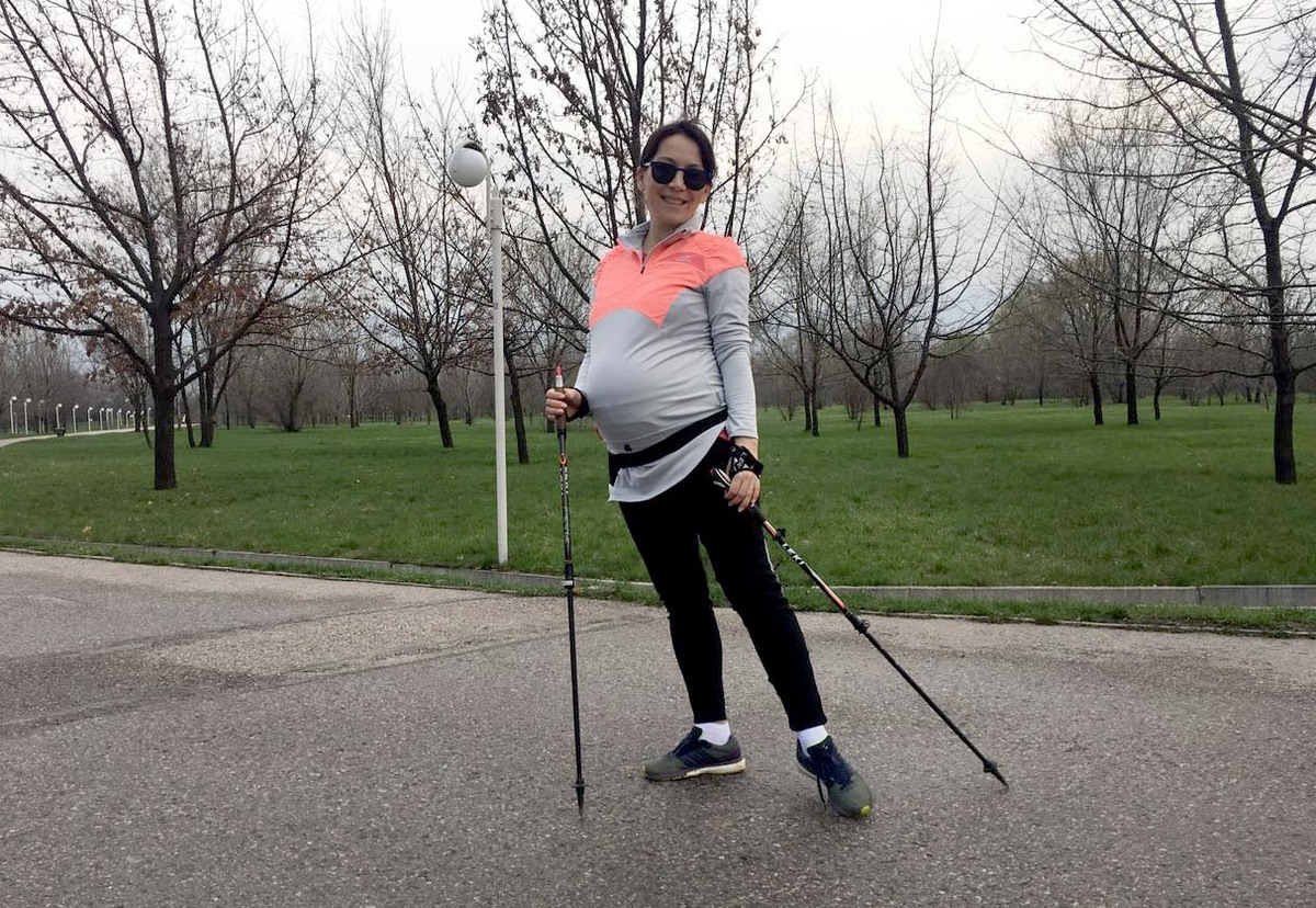 Пешая прогулка помогает контролировать вес и не вредит суставам