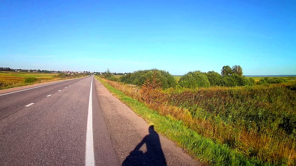 Широкая обочина близ Ростова Великого