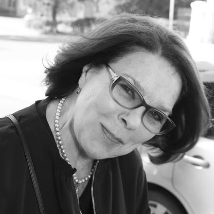     Андрей Малахов и Алла Довлатова простились с Ларисой Голубкиной