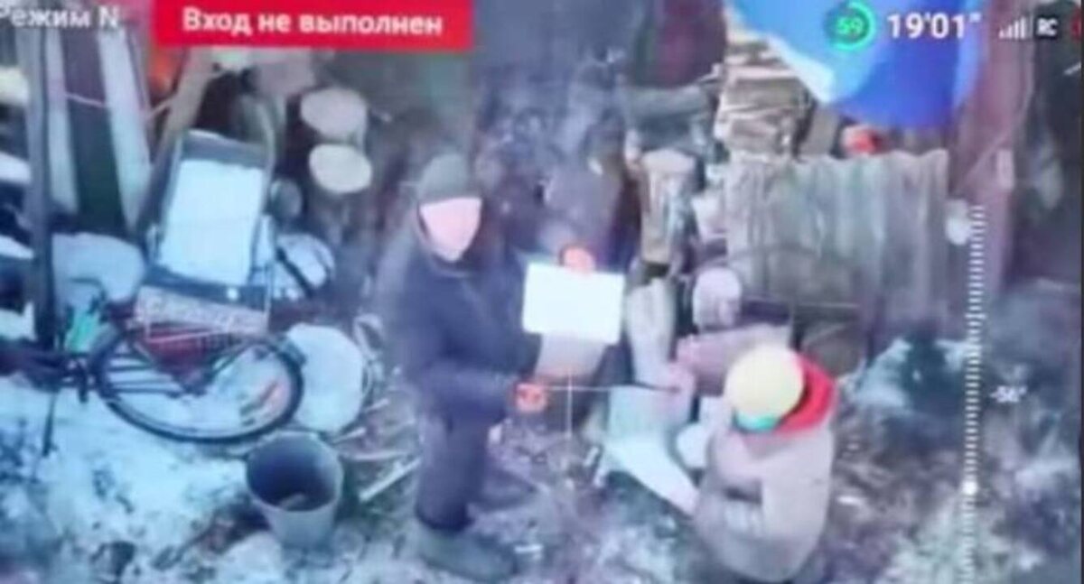    Бойцы российской армии помогали оставшимся на оккупированных территориях в курском приграничье