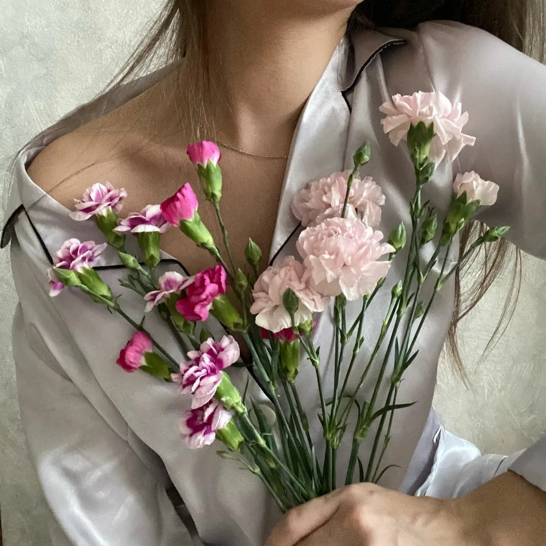 Специально взяла название в кавычки, потому, что хорошая девочка - хороша для всех, но не для себя. Просто человек попал в  колесо с названием  жить «как положено". 