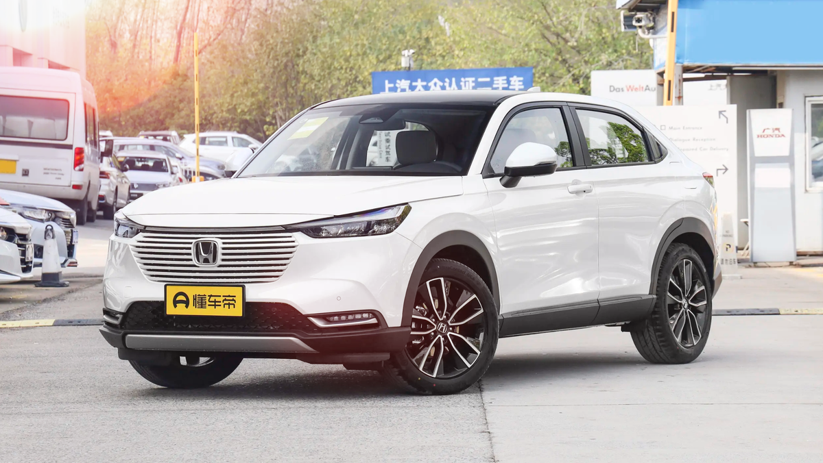 Хонда Везел 2023 года выпуска вид спереди