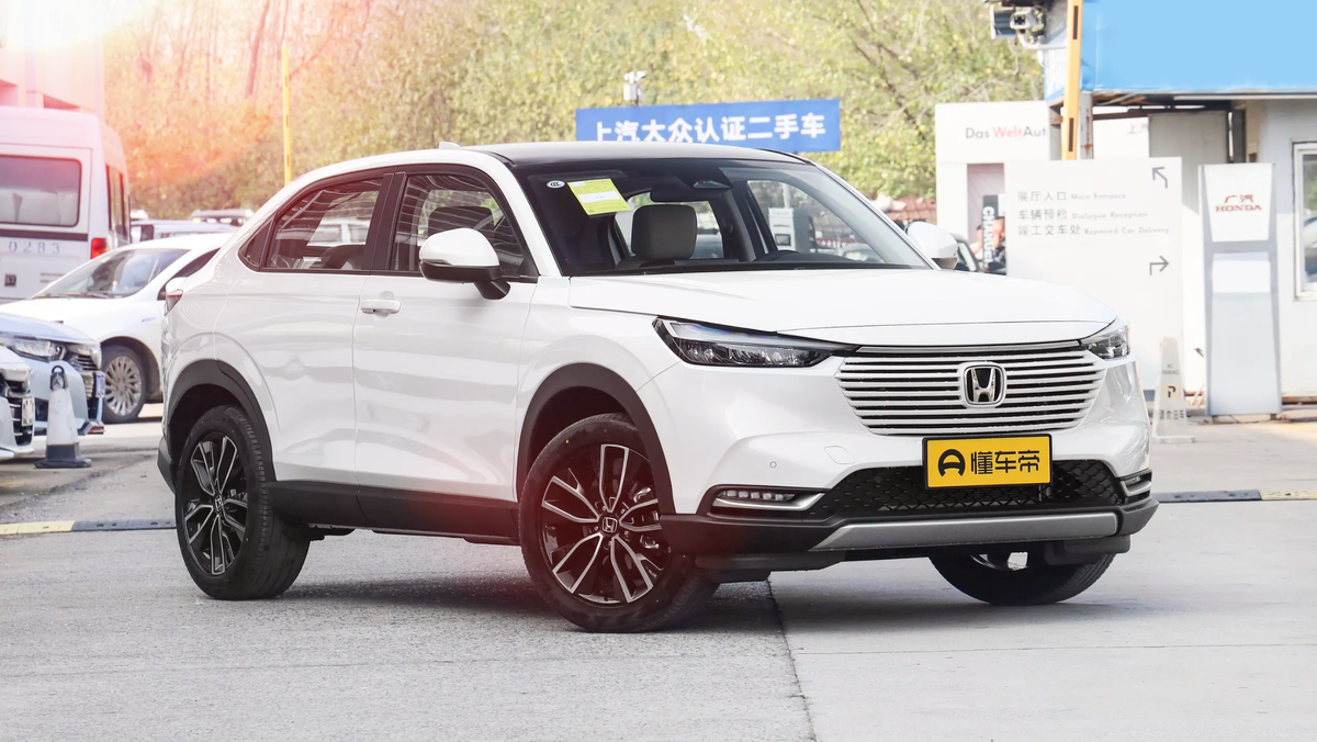 Хонда Везел 2023 года выпуска вид спереди