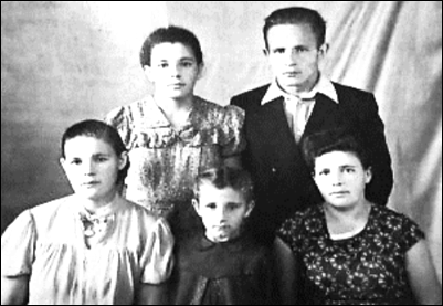Вишняковы Раиса, Александр, Лидия, Галина и Валентина.  