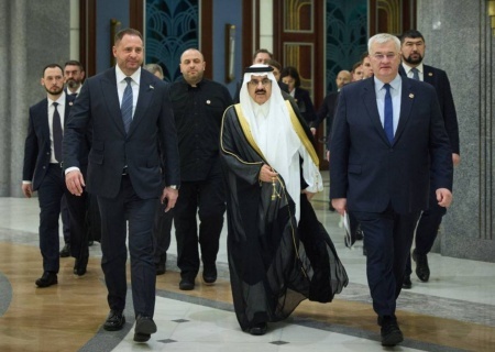    Порошенко поставил под сомнение полномочия украинской делегации на переговорах в Саудовской Аравии