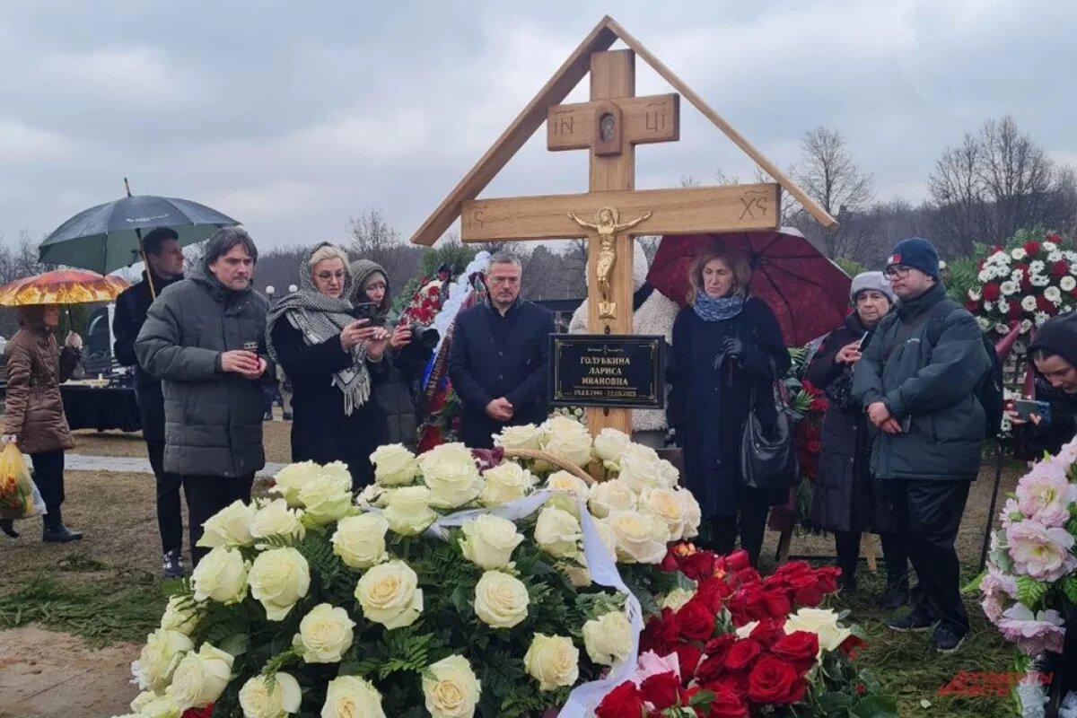     Могила Ларисы Голубкиной на Троекуровском кладбище.