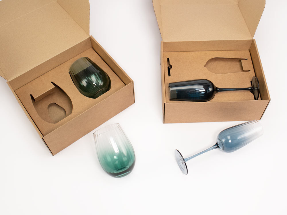 Тонкое, прозрачное, звенящее стекло бокалов+прочная картонная упаковка=формула успешной продажи от «Комупак»