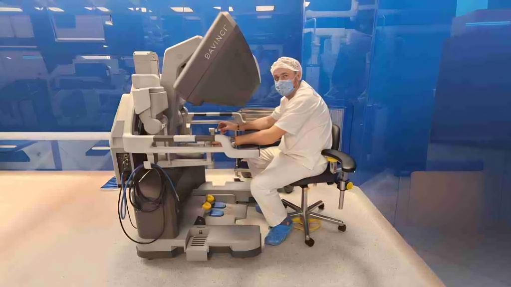    Робот-хирург помог врачам из Югры провести уникальную операцию