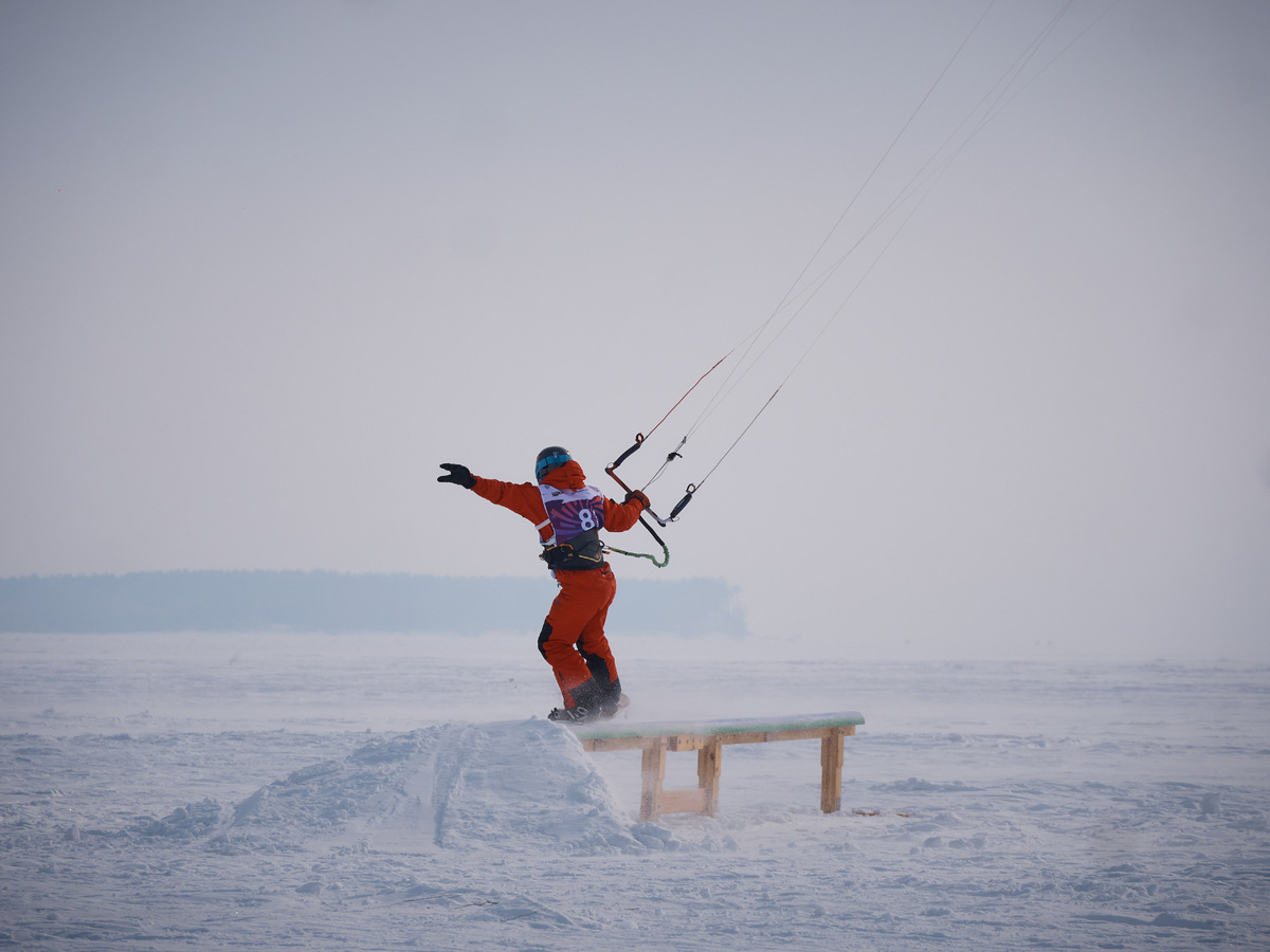 Соревнования по сноукайтингу