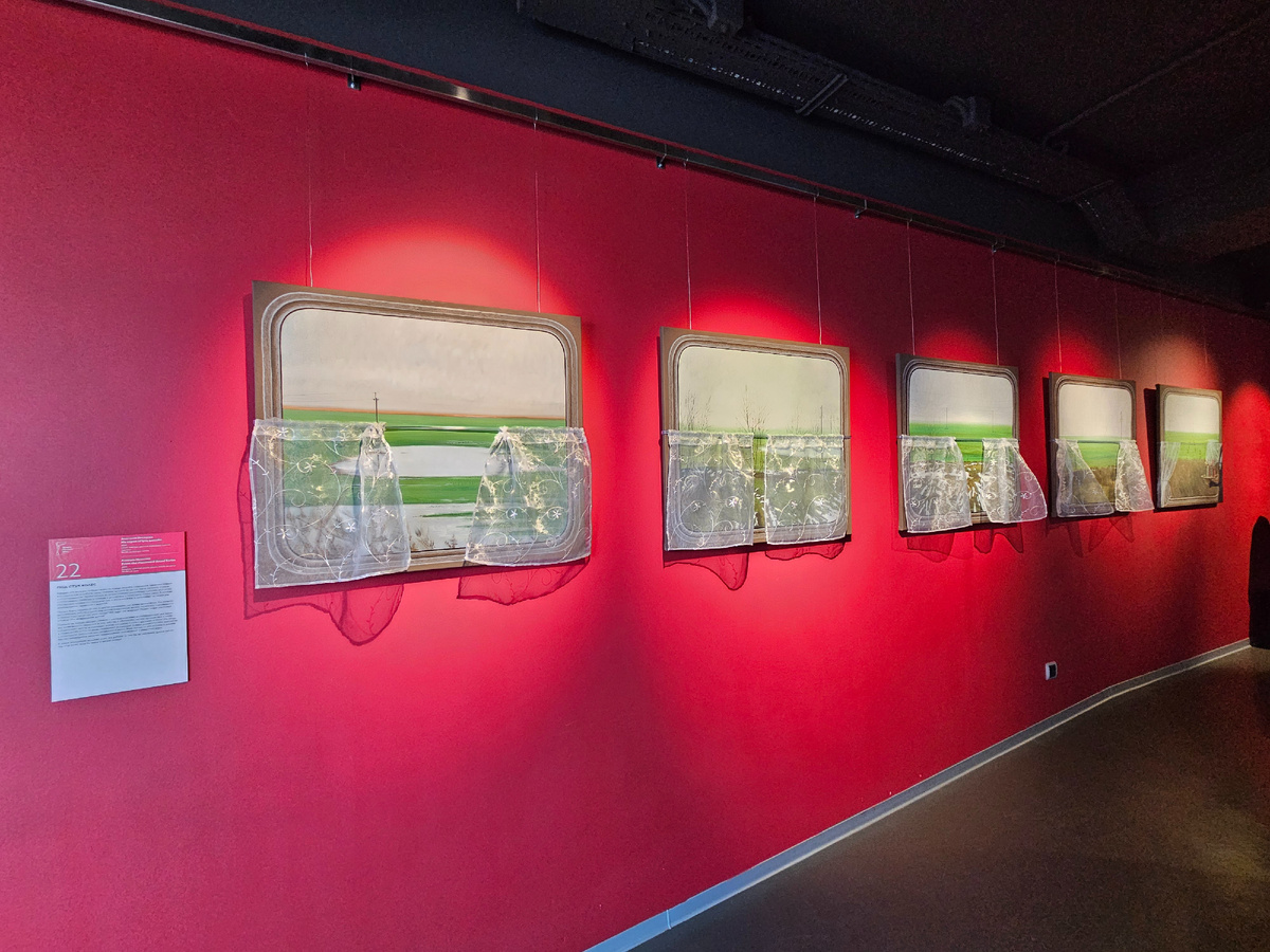 Анастасия Нестерова
Из серии «Путь домой»
холст, темпера, цветные карандаши, пластик, текстиль
размер: 90×80 см (каждая часть)
год: 2024