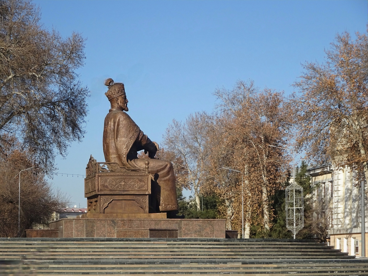 Самарканд. Памятник Амиру Тимуру