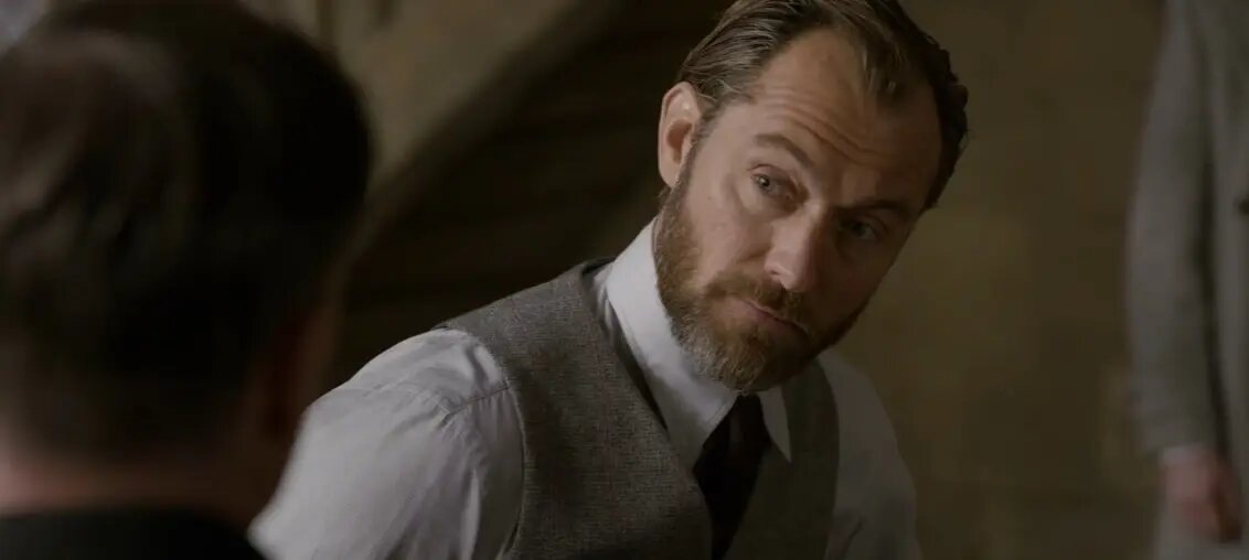    Джуд Лоу. Фото: Скриншот из фильма «Фантастические твари: Преступления Грин-де-Вальда».