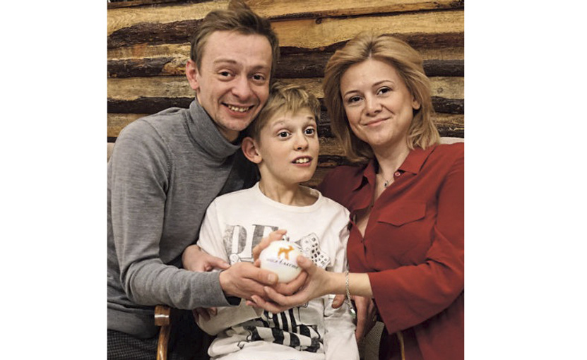  Евгений Кулаков, его супруга Ольга Бужори их старший сын Илья. Фото: соцсети героя