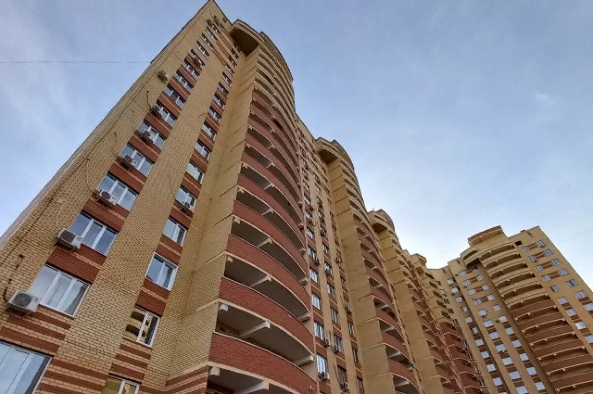    Студент, прыгнувший в окно, накануне ходил подавленным и избегал общения