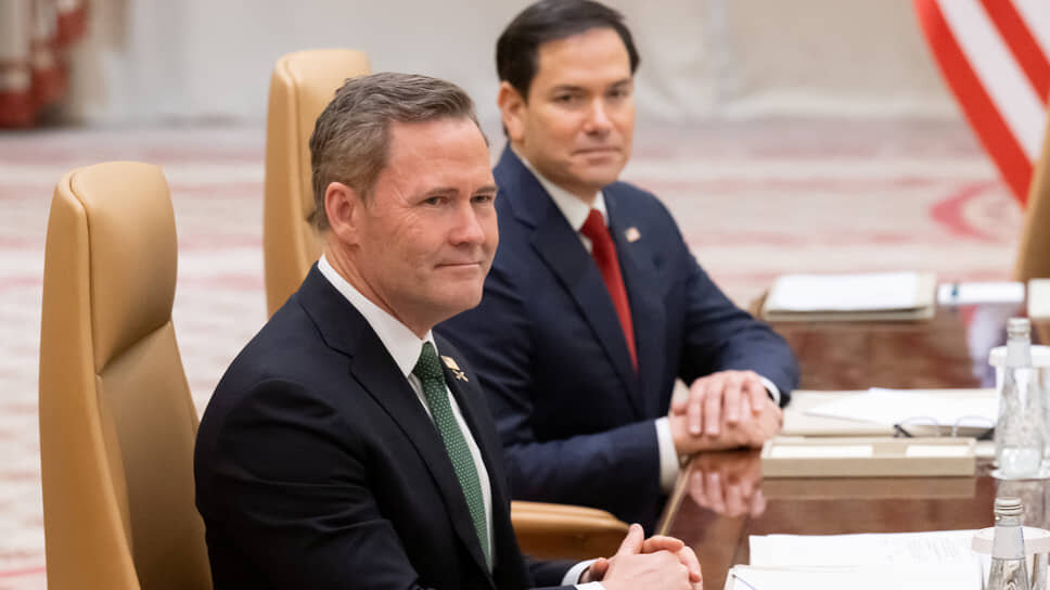 Госсекретарь США Марко Рубио и советник президента США Майк Уолц.📷Фото: Saul Loeb / Pool / Reuters