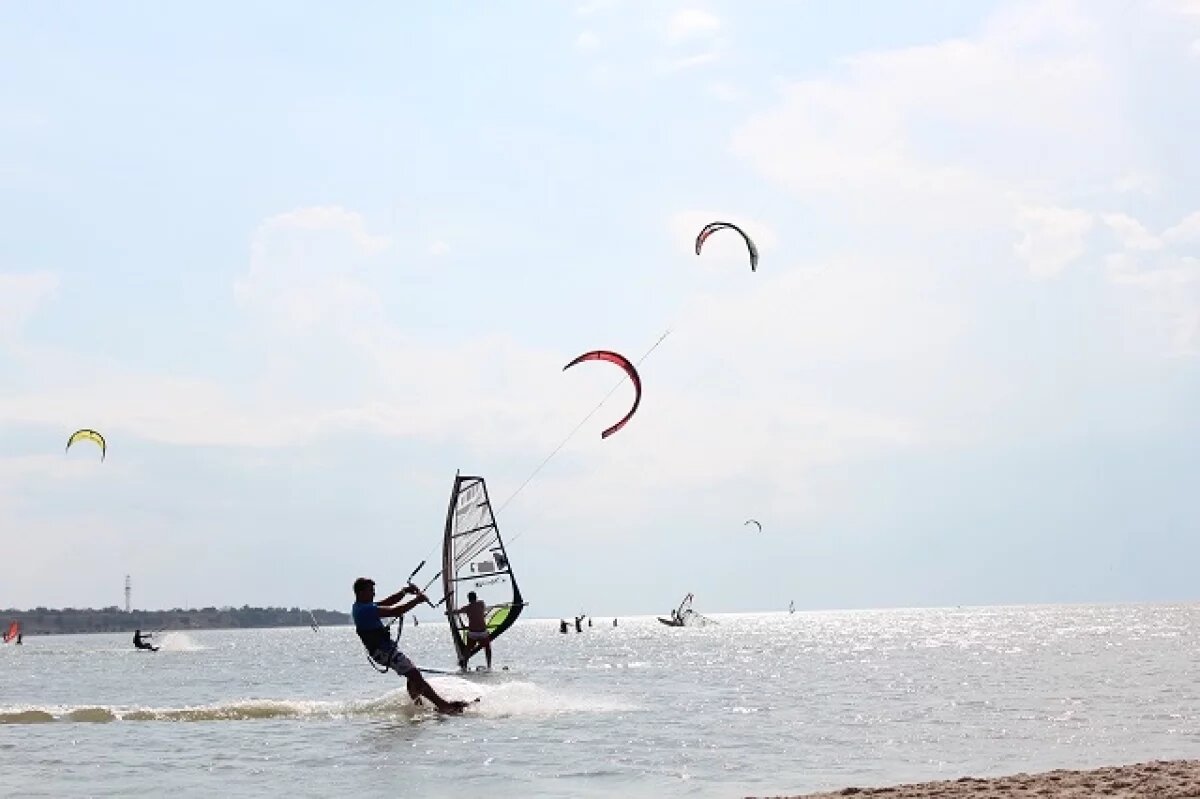    Азовское море отлично подходит для парусного спорта.
