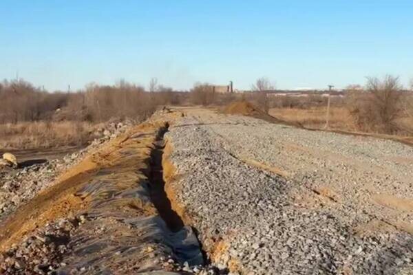    К работам на дамбе в Орске должны приступить на этой неделе. Как сейчас выглядит место одного из прорывов?