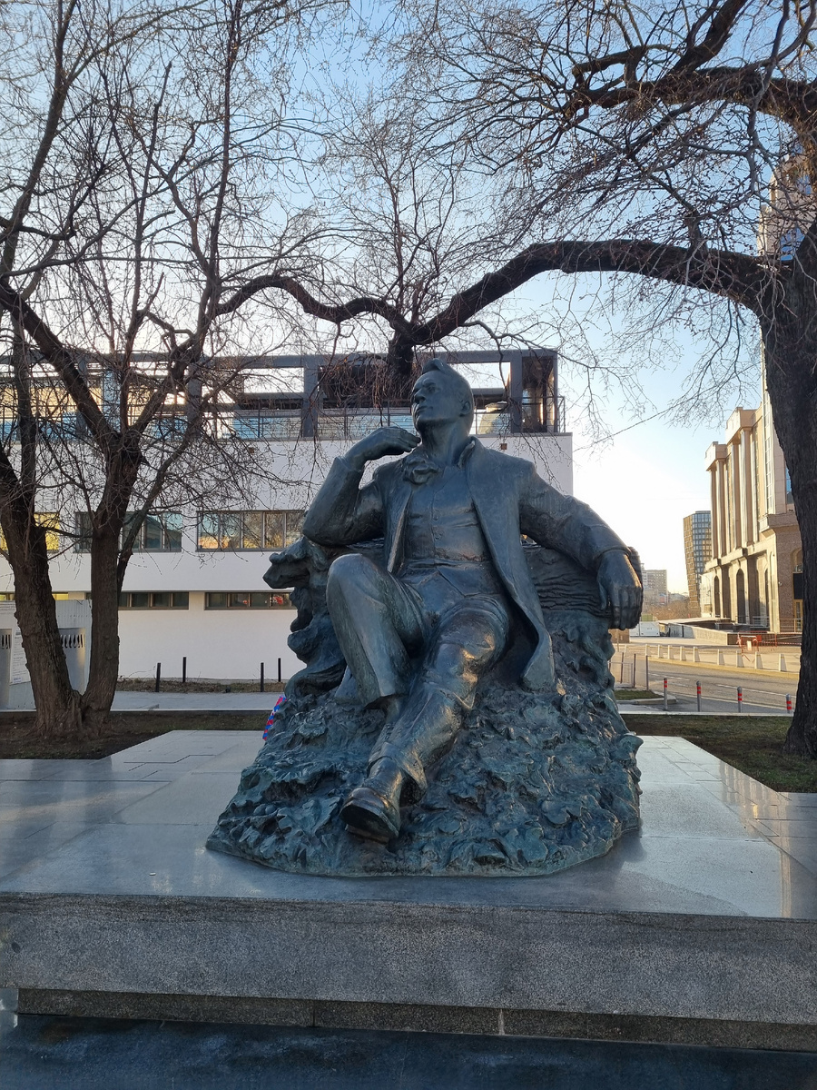 Памятник Ф.И.Шаляпину. Фото автора статьи.