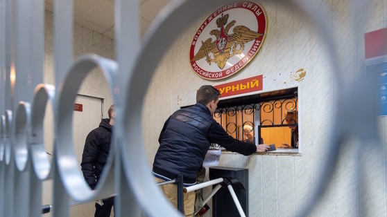    Закон о штрафе до 20 тыс. рублей за несообщение в военкомат о переезде приняли в первом чтении ©Komsomolskaya Pravda/Global Look Press