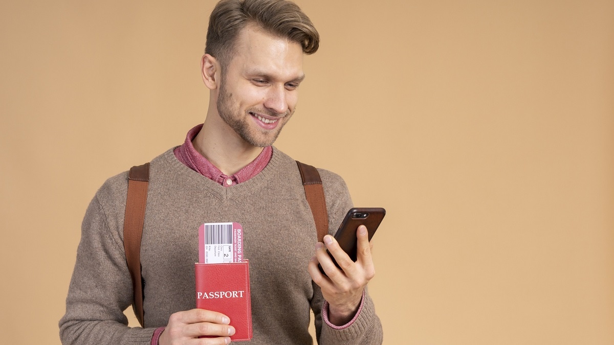    Эксперты не советуют хранить в телефоне скан паспорта и других документов. Фото: Freepik