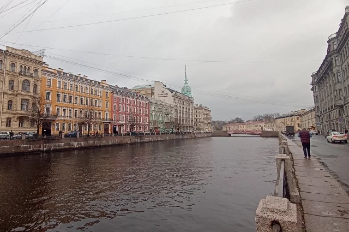    Из реки в Петербурге достали тело мужчины, вмерзшее в лед