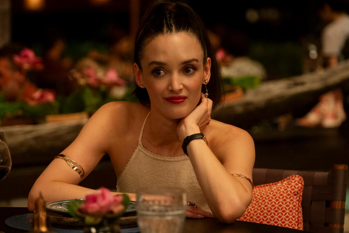    Шарлотта Ле Бон. Фото: кадр из сериала «Белый лотос»