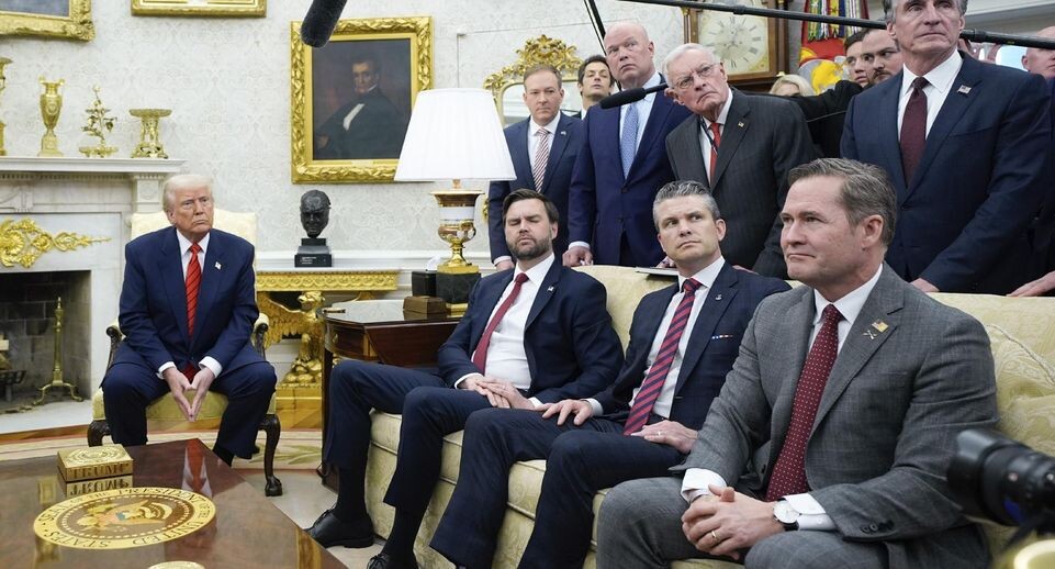    Дональд Трамп, Джей Ди Вэнс, Пит Хегсет и Майкл Уолтц. Yuri Gripas — Pool via CNP/Consolidated News Photos / www.globallookpress.com