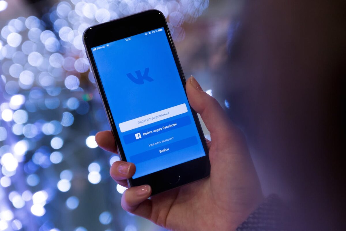 VK сегодня — это не просто соцсеть, а экосистема с маркетплейсом, CRM, логистикой, рассылками и витринами