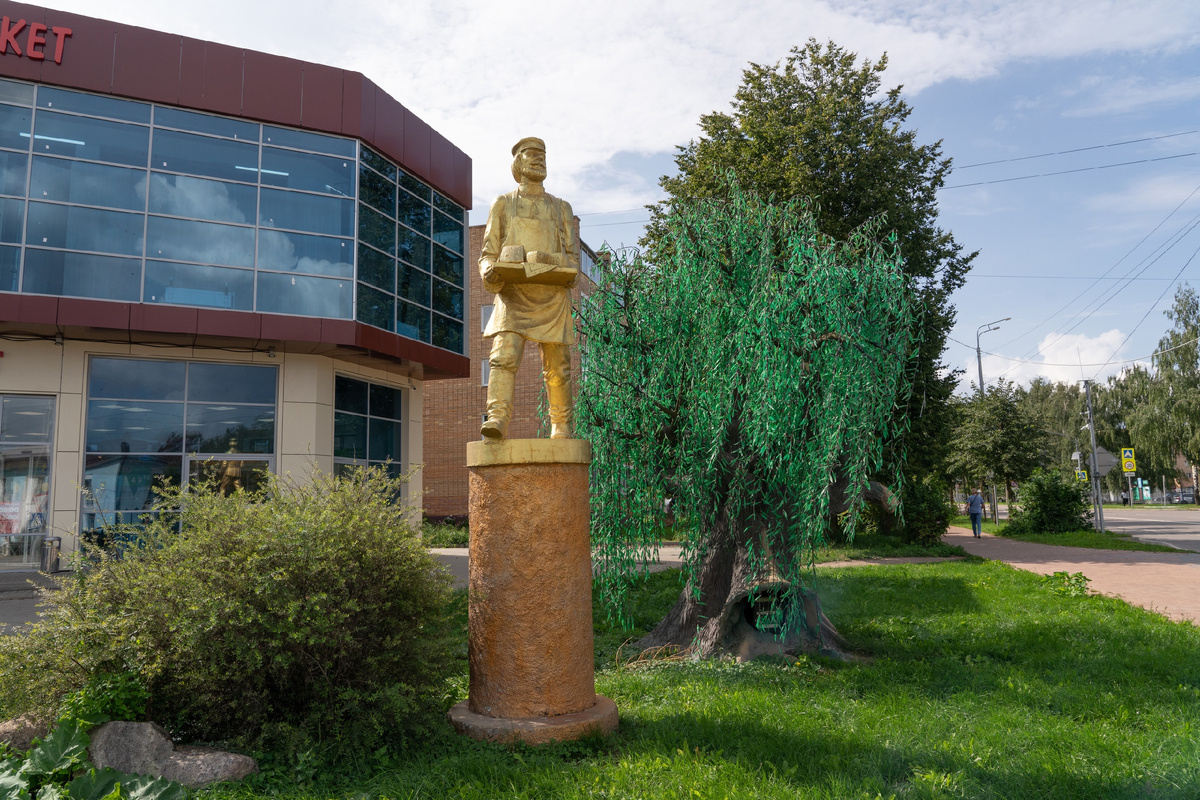 Скульптура лотошника