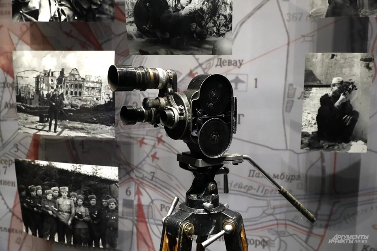    Экспозиция рассказывает о фронтовых операторах и фотокорреспондентах.