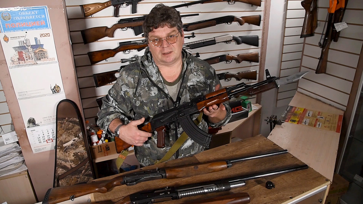 Лет двадцать назад у меня была идея - купить такой вот ММГ и повесить дома на стену)