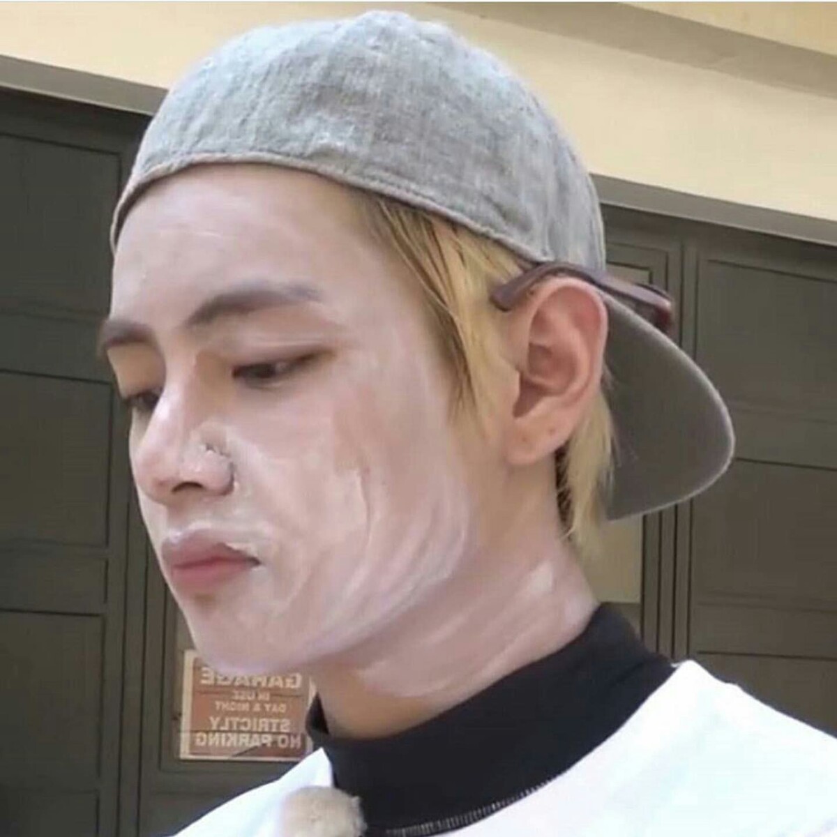 Ви и его техника нанесения солнцезащитного крема