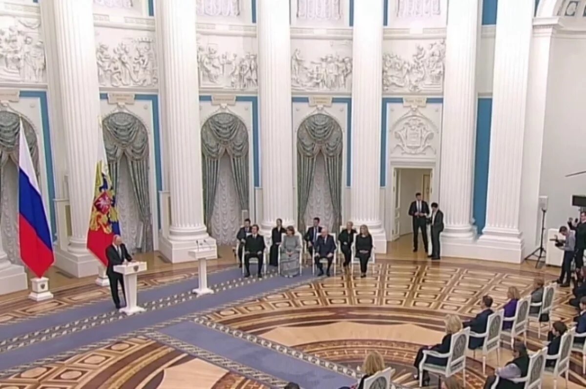    Владимир Путин вручил премию солистке Мариинского театра