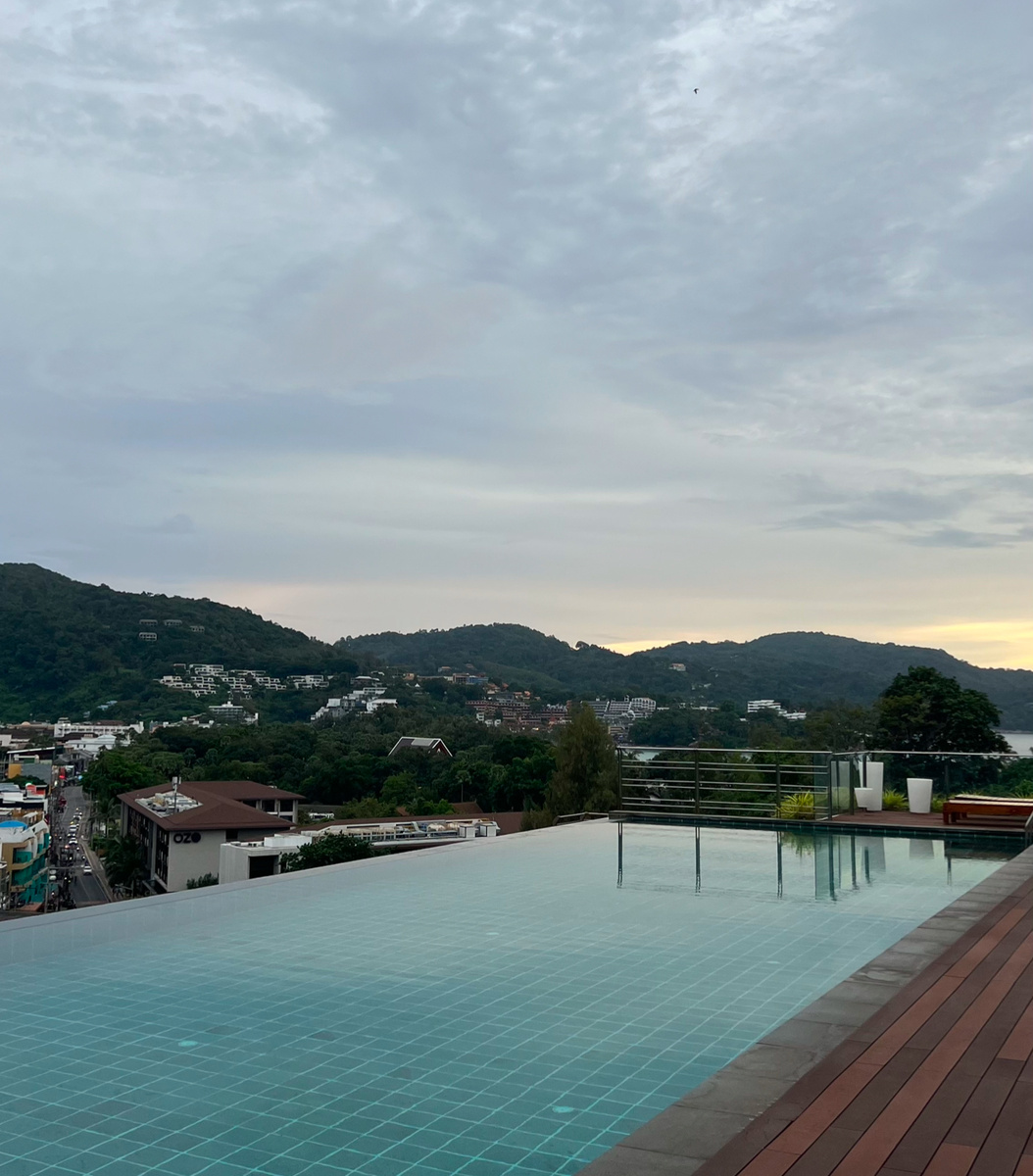 общий бассейн в апартаментах, где мы жили