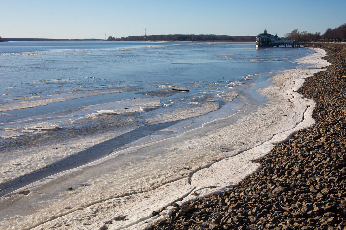 Река Волга в Костроме практически освободилась ото льда. Фото автора статьи 