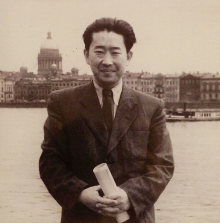 Пен Варлен (1916-1990). Фотография на набережной возле Академии Художеств, Конец 1950-х.