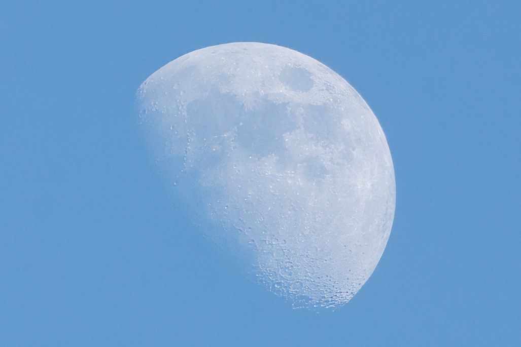 Луна в течении нашей прогулки