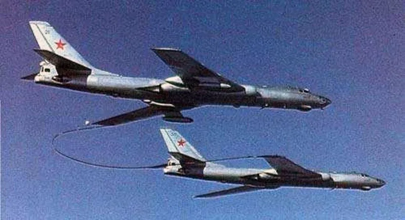 Дозаправка Ту-16 в воздухе.