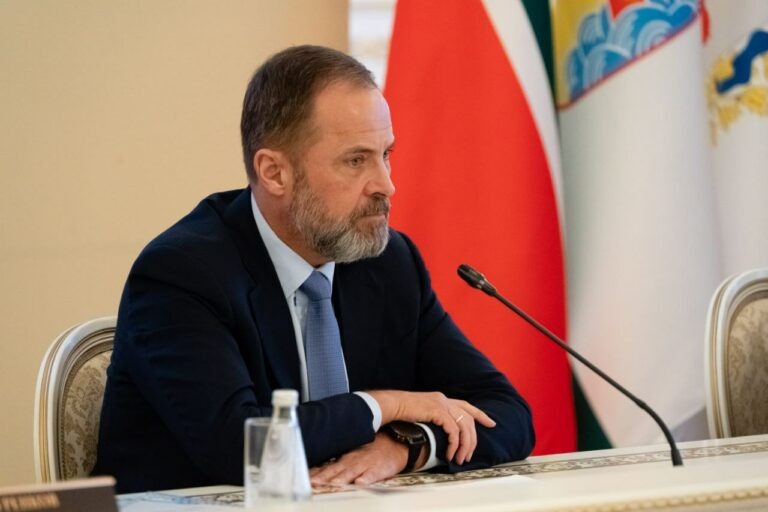    В Казани полпред в Приволжском федеральном округе Игорь Комаров провел заседание Совета Андрей Севостьянов