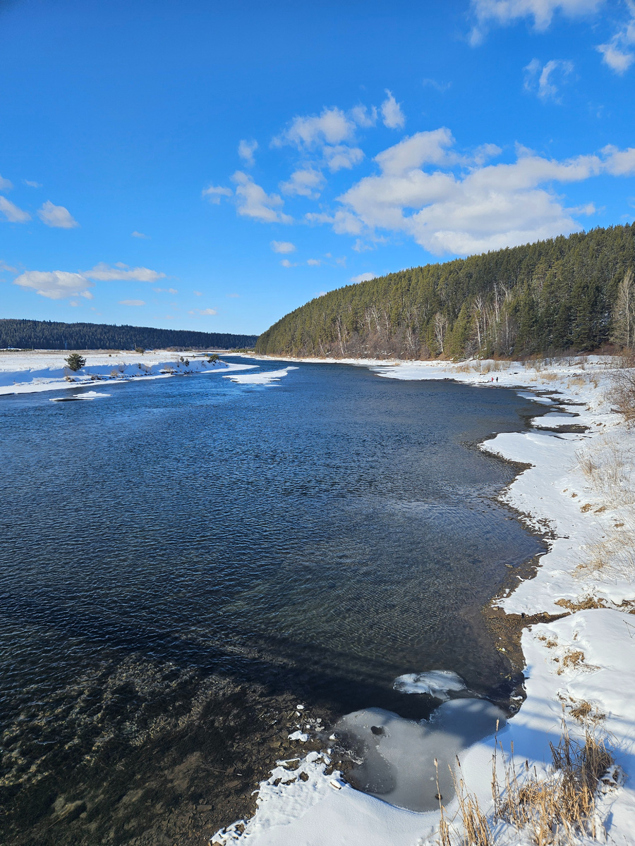 р. Сылва, уже так веет весной...и вода прозрачная-прозрачная...
