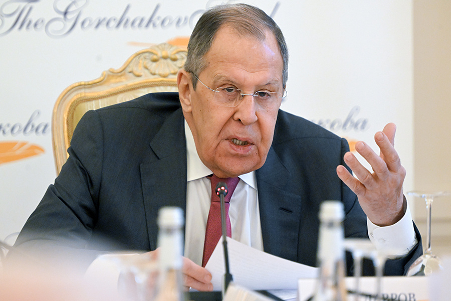 Запад мешает формированию многополярности в мире – Лавров