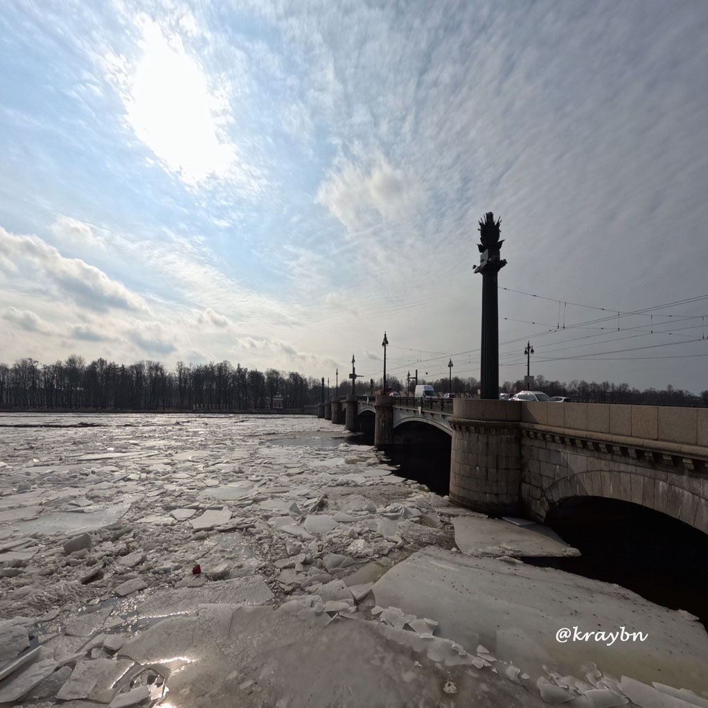 Ледоход на Большой Невке (Ушаковский мост)