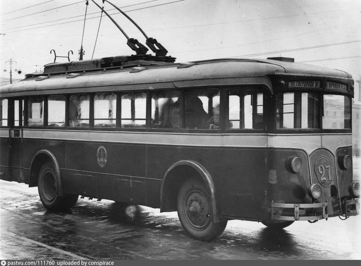 1934-1935 гг., г. Москва, пл. Свердлова, троллейбус ЛК-4, фото: https://pastvu.com/p/111760