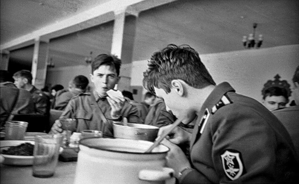 Курсантская столовая...