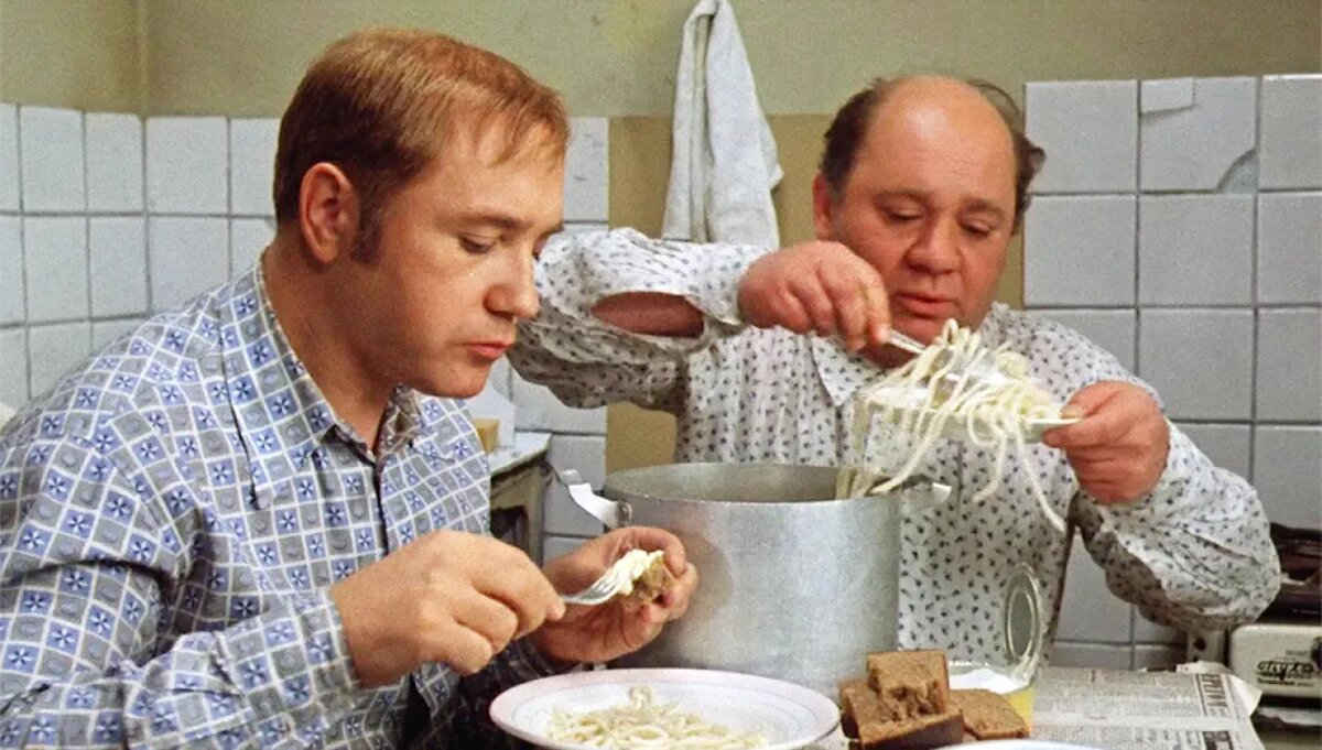 А этот кадр в "Афоне" всегда казался невкусным. Через экран чувствуешь, что макароны так себе.