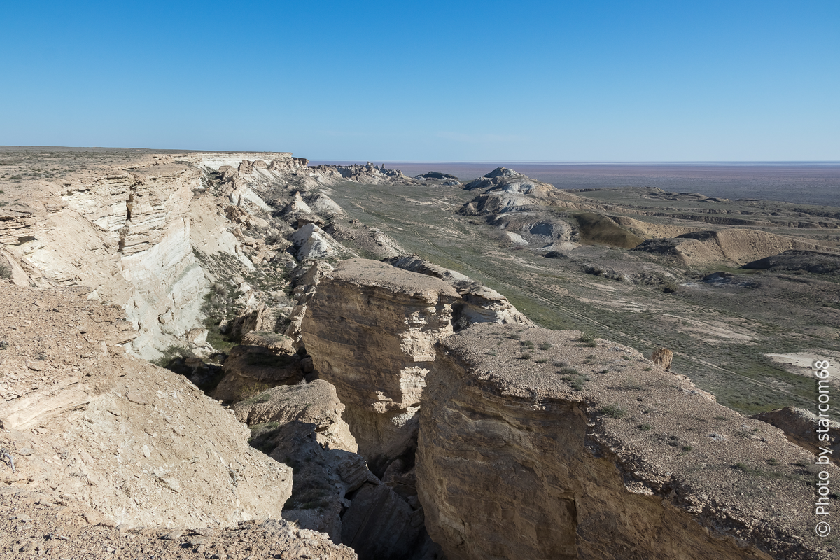 Вид на север  сторону мыса Улькентумсык и одноименного урочища. Пролистывайте галерею вправо =>