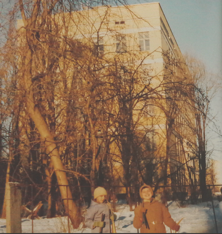 Замечательная школа-лицей солнечного цвета и тепла