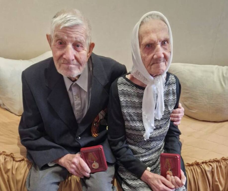    Медики спасли жизнь супругам-труженикам тыла ВОВ — 102-летней Нине и 94-летнему Алексею Ивановым