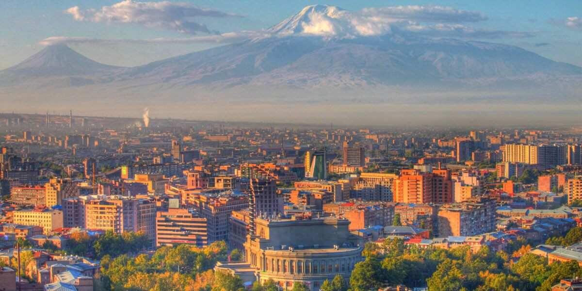 Фото с сайта: https://welcomearmeniatour.com/informaciya/dostoprimechatelnosti/83-yerevan.html